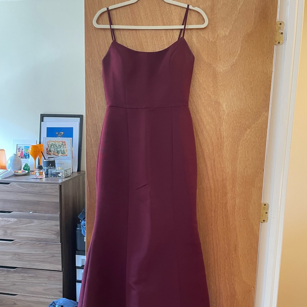 Burgundy Amsale dress. Size 8 fitted to a 29 in waist. Worn once. Cups sewn in.